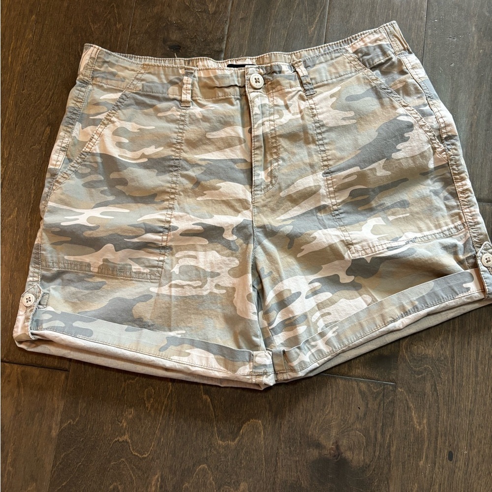 Sanctuary Women's Tan Camouflage Shorts - Picture 4 of 5